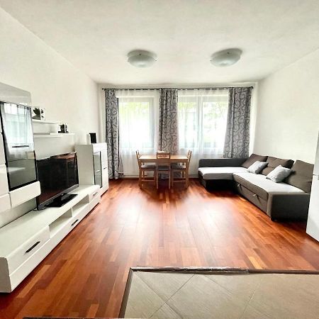Centrum Park Apartment+ Прага Екстериор снимка