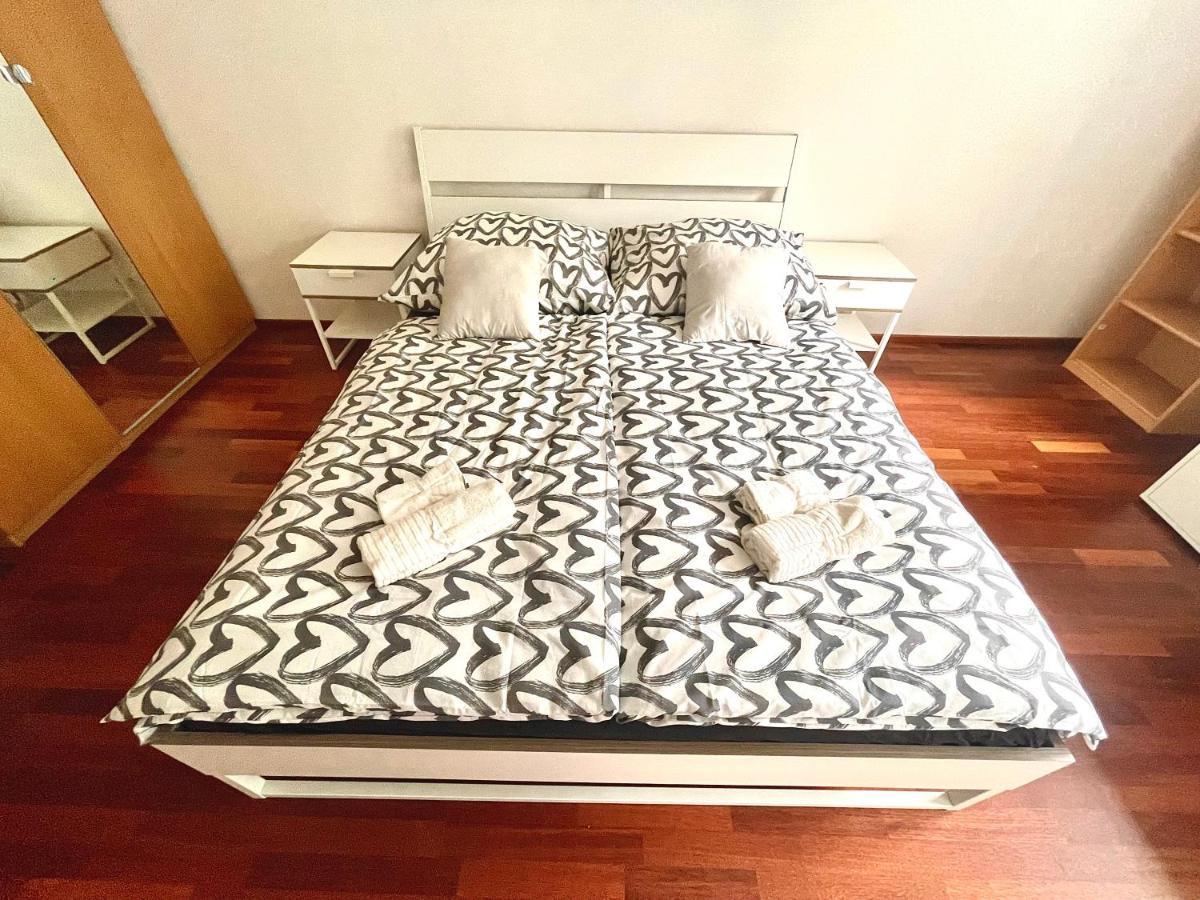 Centrum Park Apartment+ Прага Екстериор снимка