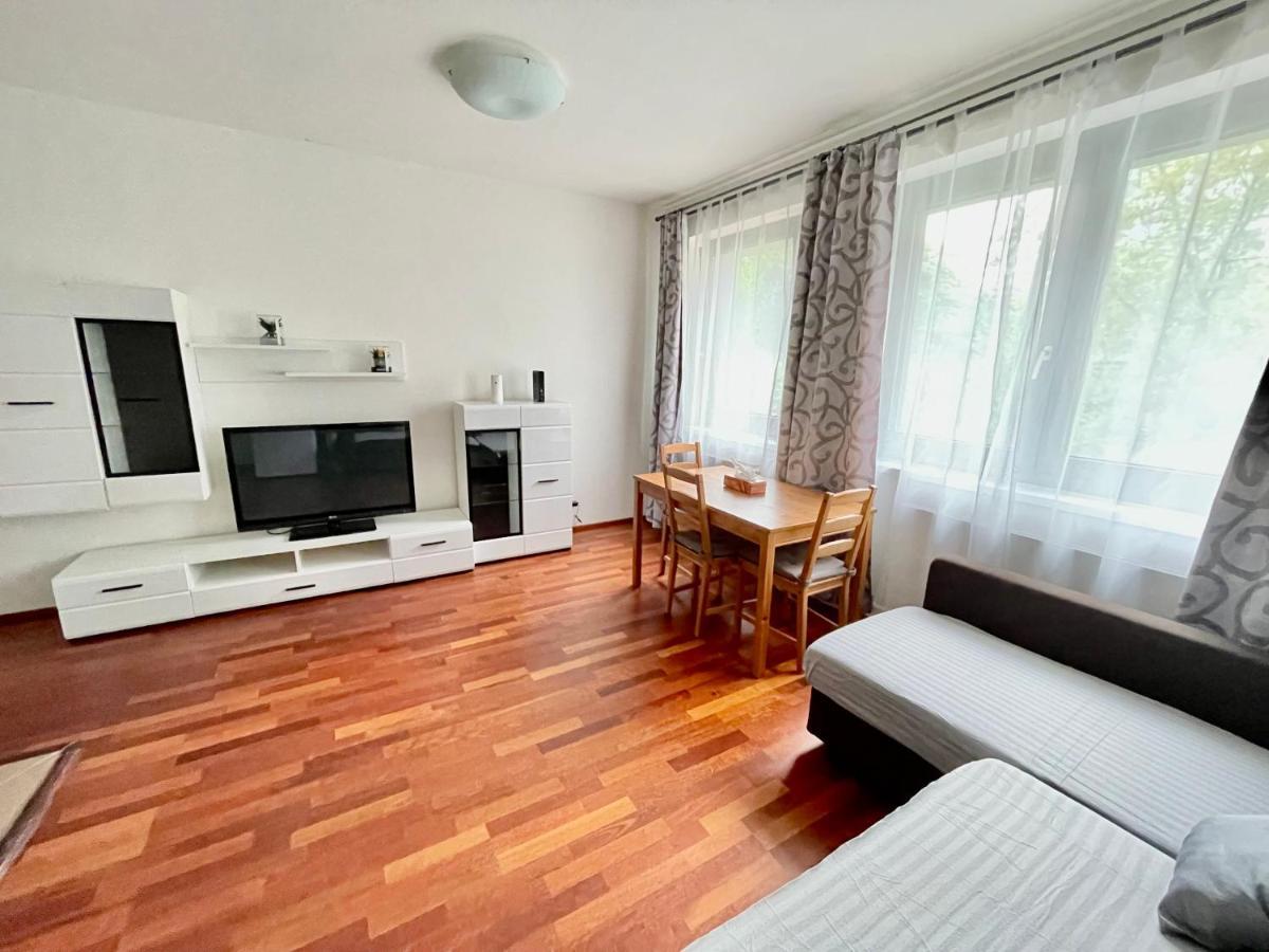 Centrum Park Apartment+ Прага Екстериор снимка