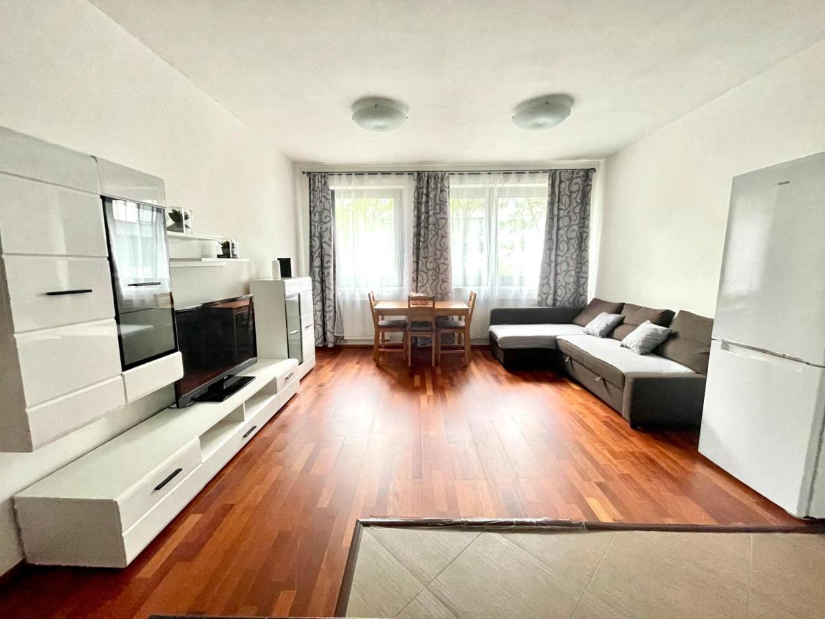 Centrum Park Apartment+ Прага Екстериор снимка