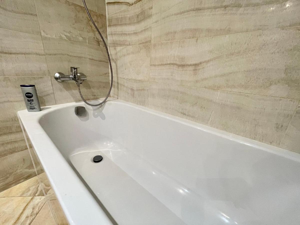 Centrum Park Apartment+ Прага Екстериор снимка