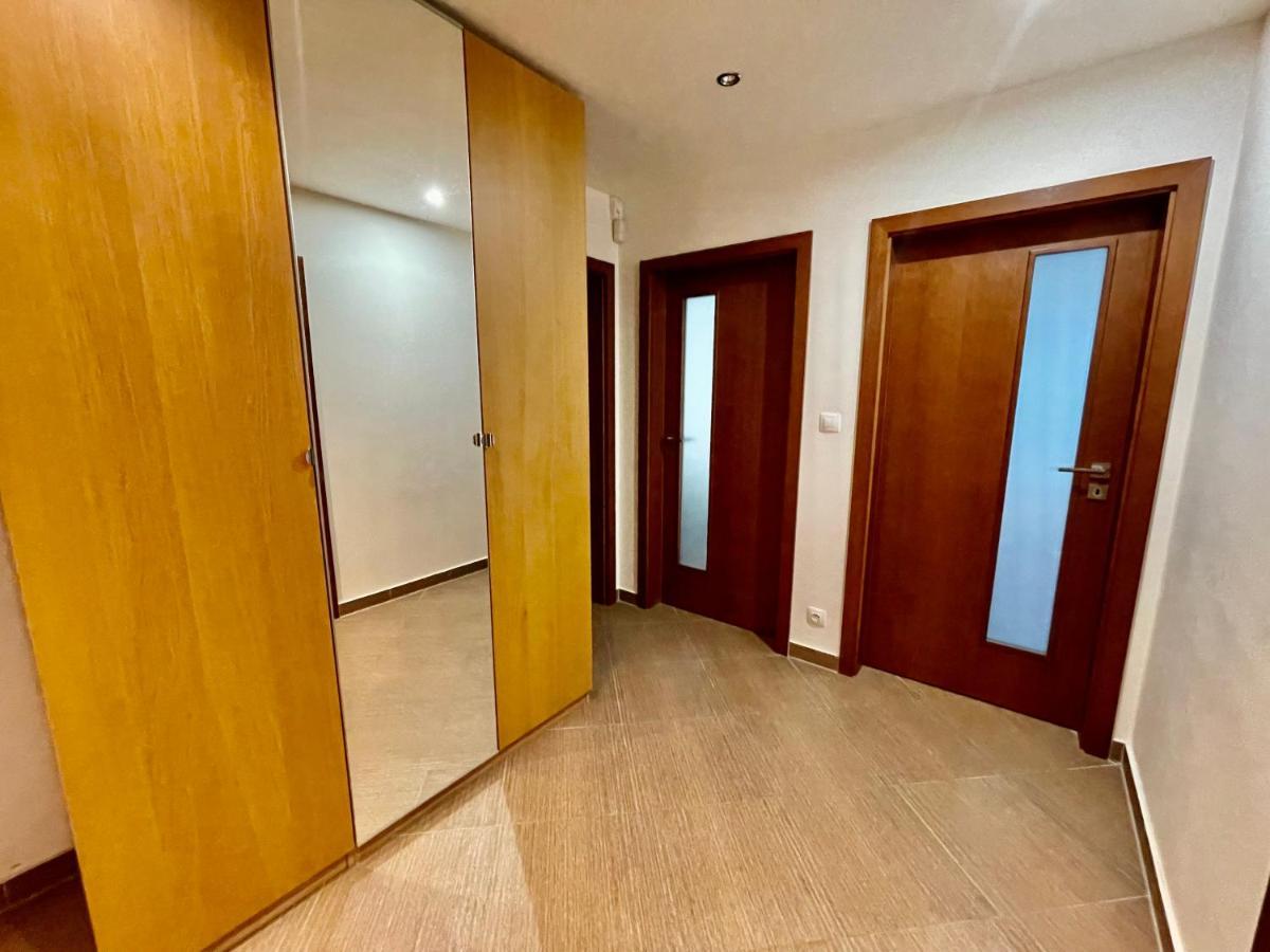 Centrum Park Apartment+ Прага Екстериор снимка